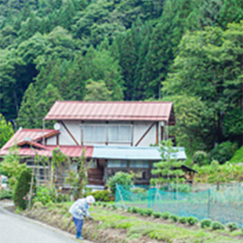 おばあさんがいる風景